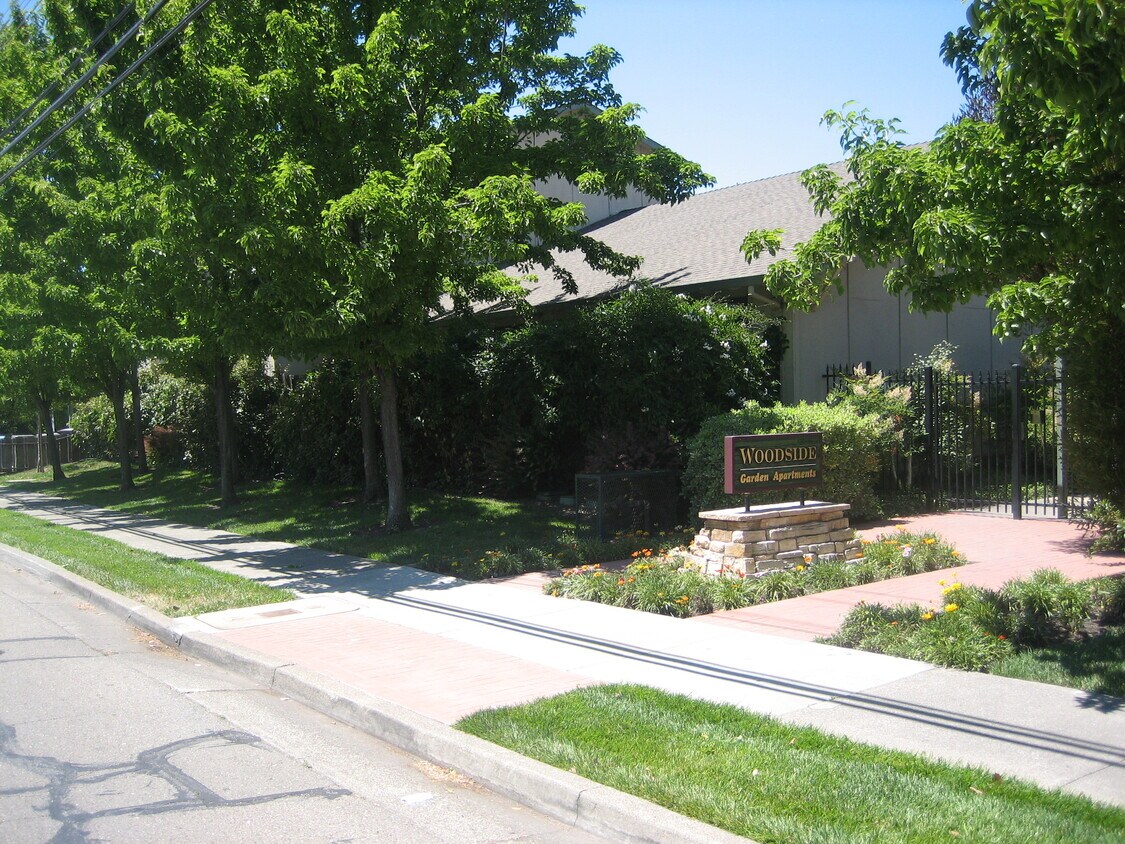 Foto principal - 845 Russell Ave
