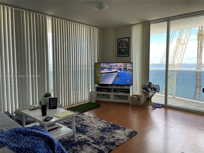 Foto del edificio - 601 NE 23rd St