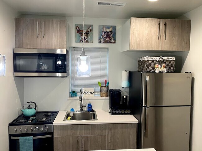 Entrada al vestíbulo - 412 E Nunnally St