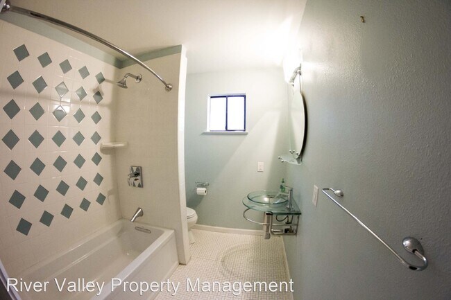 Building Photo - 6 br, 4 bath House - 5510 Clark Avenue