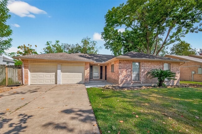 Building Photo - 811 Lochmoor Ln