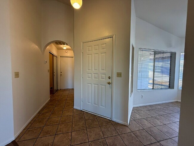 Foto del edificio - Charming 3BR Home on Golf Course with Scen...
