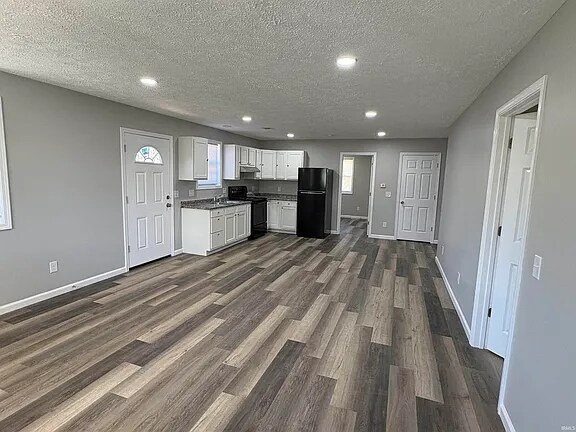 Foto del edificio - 112 W 2nd St