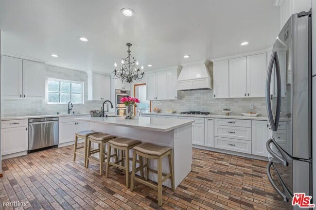 Building Photo - 4 br, 3.5 bath House - 8842 Cashio St