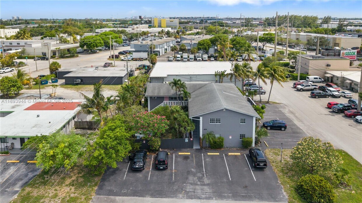 Foto principal - 400 SE 31st St