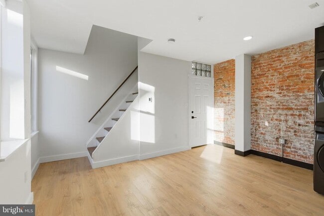 Building Photo - 2738 Poplar St