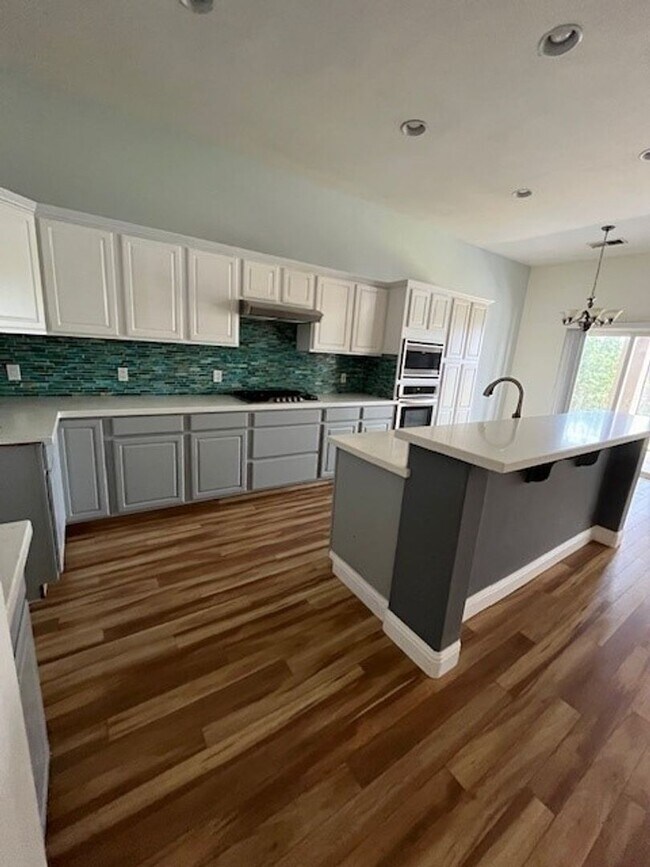 Foto del edificio - 15321 Lake Berryessa Ct