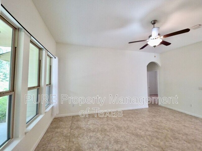 Foto del edificio - 615 Linares Ln