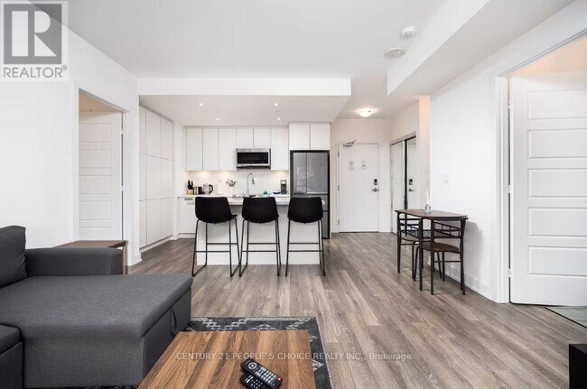 Photo du bâtiment - 375 Sea Ray Ave