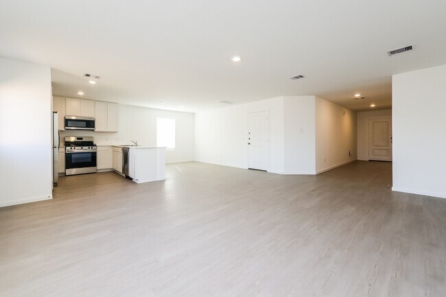 Foto del edificio - 18073 Trepito Ave