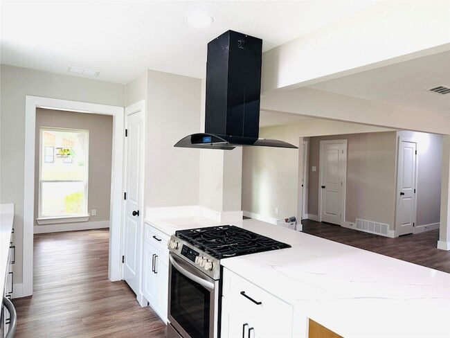 Building Photo - 526 Doral Pl