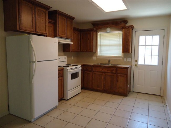 Building Photo - 1302 E Quail St