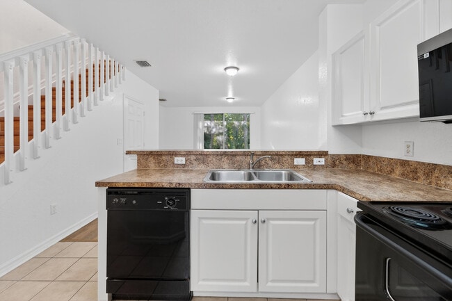 Building Photo - 3635 Sonoma Dr