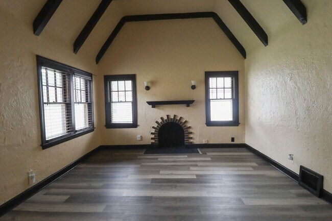 Foto del edificio - 3 Bedroom 1 Bath Near Downtown Tulsa!