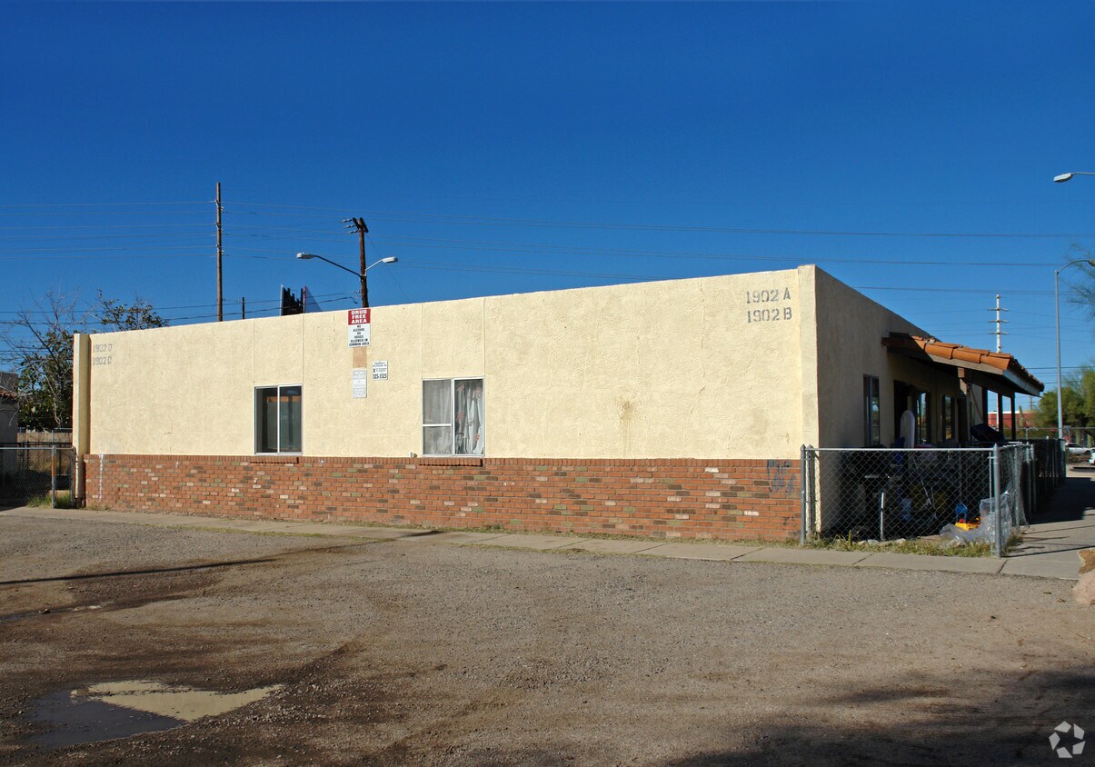 Building Photo - 1902 S Montezuma Ave