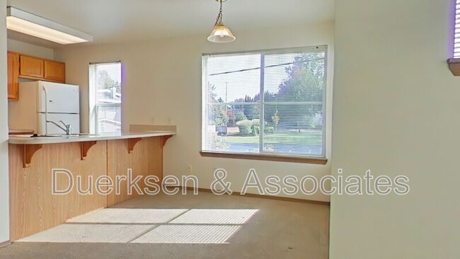 Foto del edificio - 2960 NW Tyler Ave
