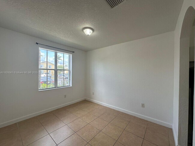 Foto del edificio - 2929 SE 2nd St