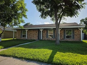Building Photo - 11726 N Willow Cir