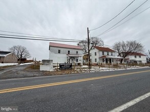 Building Photo - 937 Main St