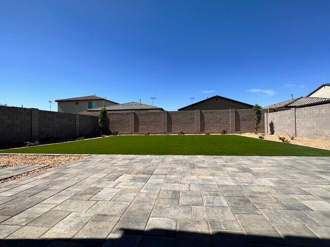 Foto del edificio - 17282 W Larkspur Dr