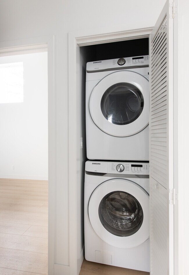 Foto del edificio - 2246 Morlan Dr