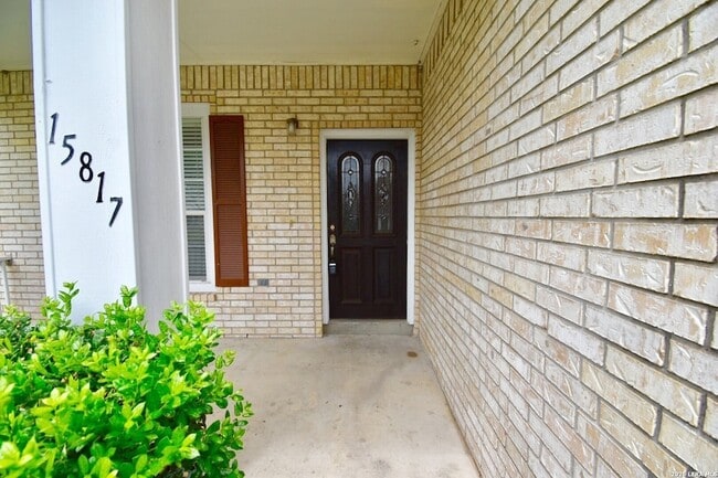 Building Photo - 15817 Redwoods Manor