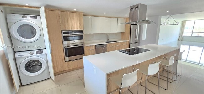 Foto del edificio - 10230 Collins Ave