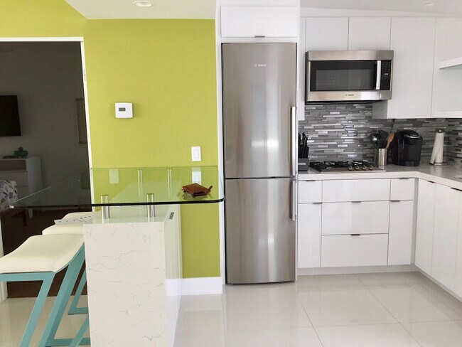 Foto del edificio - 560 S Indian Canyon Dr