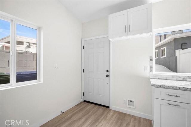 Foto del edificio - 10321 Sherman Grove Ave