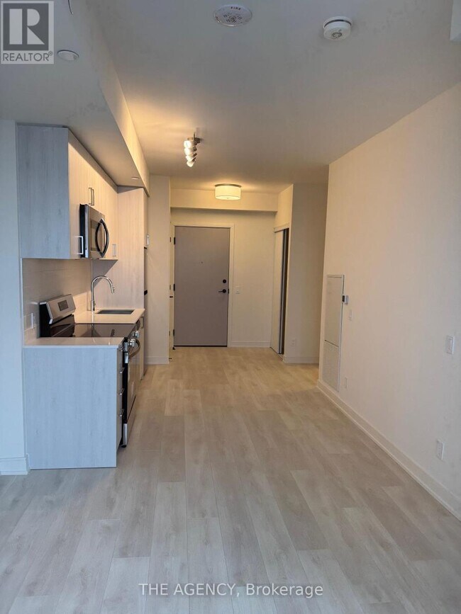 Photo du bâtiment - 8020 Derry Rd