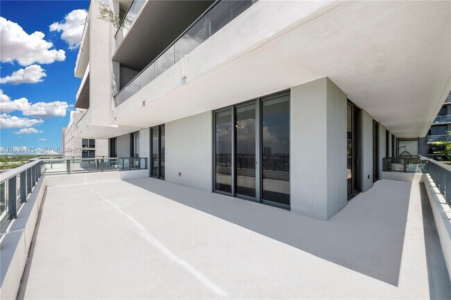 Foto del edificio - 2960 NE 207th St