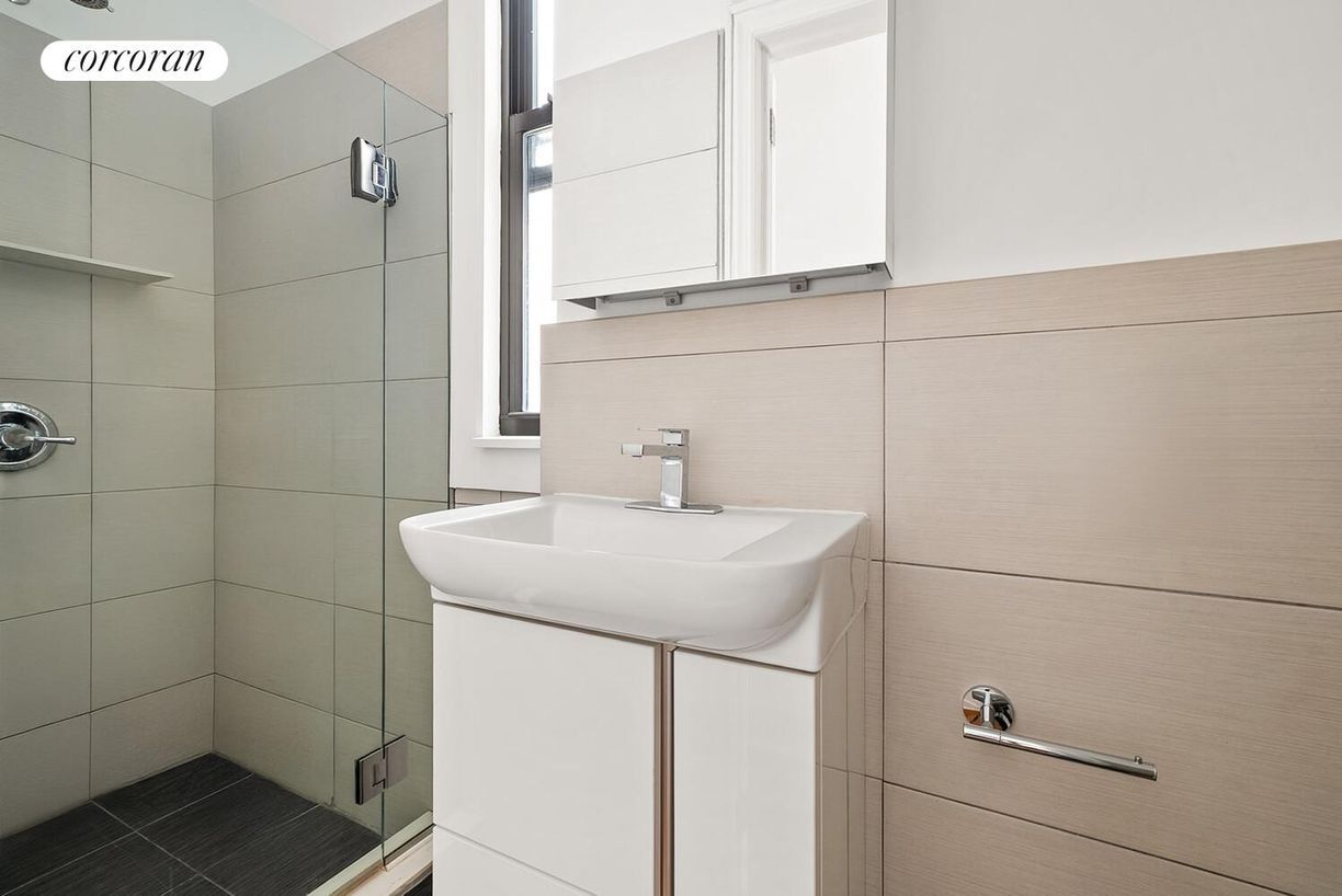 Foto del edificio - 221 E 88th St