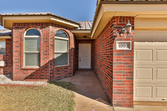 Building Photo - 3/2/2 in NW Lubbock