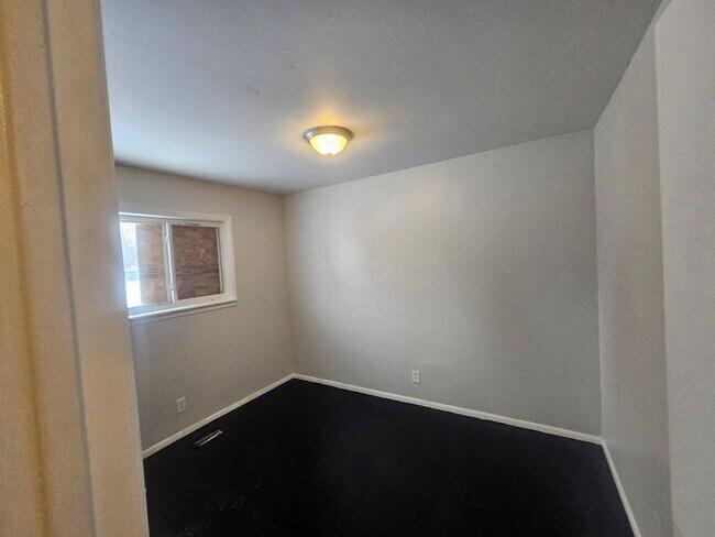 Building Photo - A Place to Call Home: 3 Beds, 2 Baths on Farmhill Road