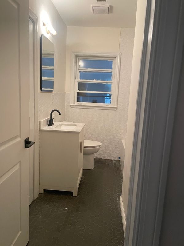 Building Photo - 3039 Lynn Dr SW