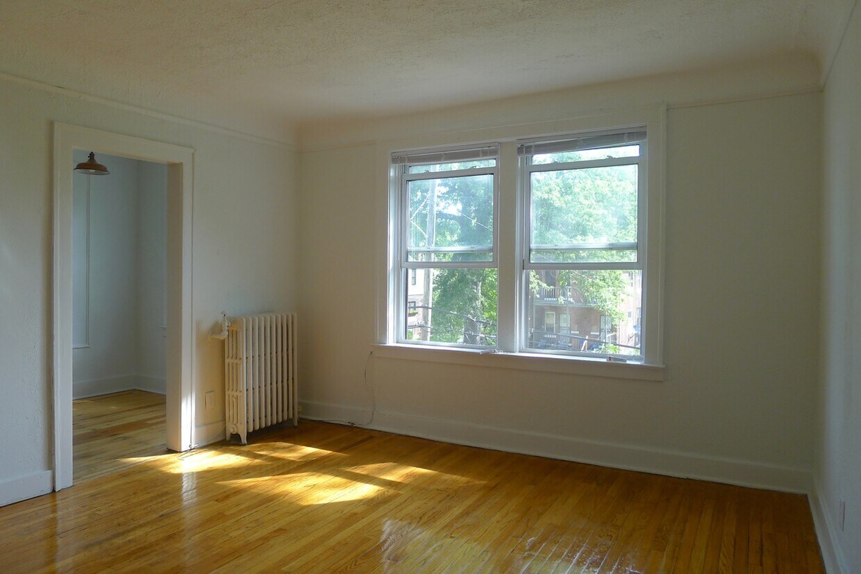 Primary Photo - 1780 Van Dyke St