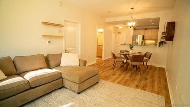 Building Photo - 300 W Beech St