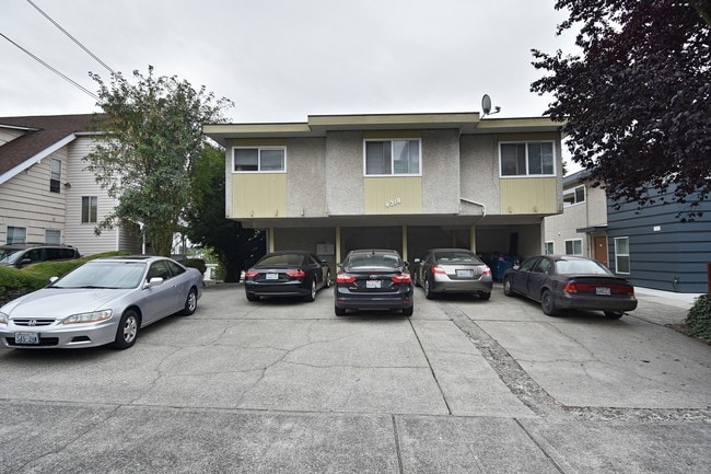 Building Photo - 4318 WINSLOW Pl N