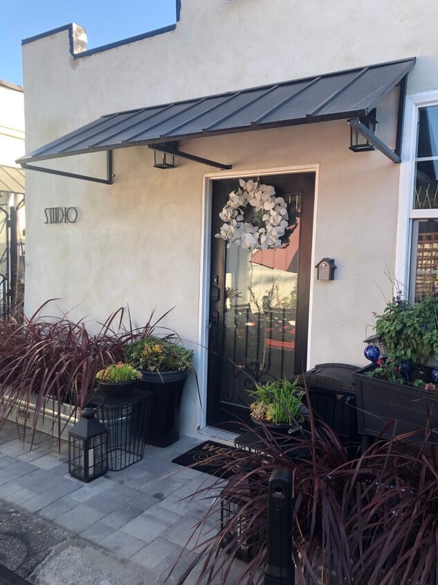 Front Entrance - 1746 W 71st St