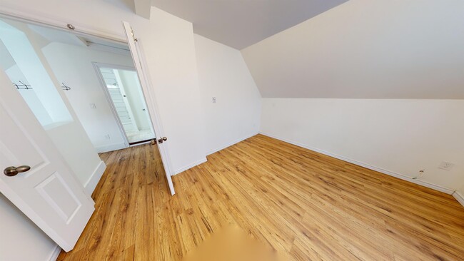 Building Photo - 409 Robinson St