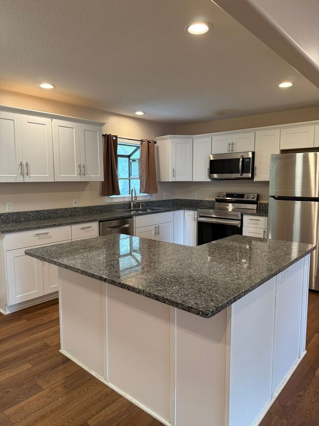 Building Photo - 3 Bedrooms, 1.5 Baths, Ranch in North Roan...