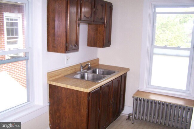 Building Photo - 45 W Granada Ave