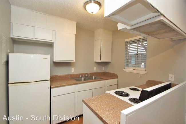 Foto del edificio - 2604-2606 Ektom Dr