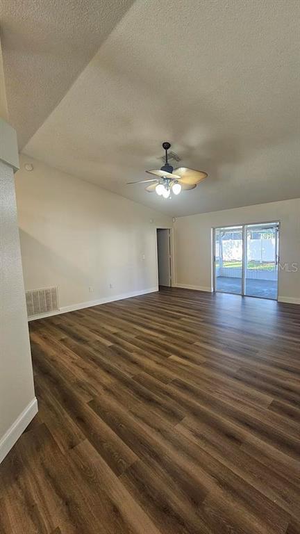 Foto del edificio - 3938 Creek Woods Dr