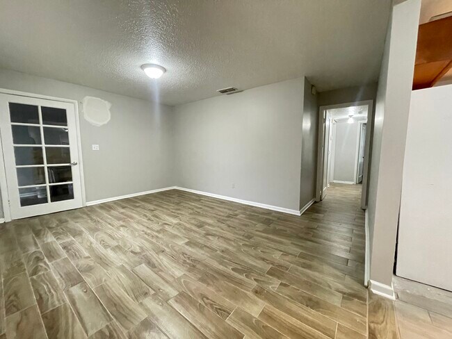 Foto del edificio - 2460 Dunn Ave
