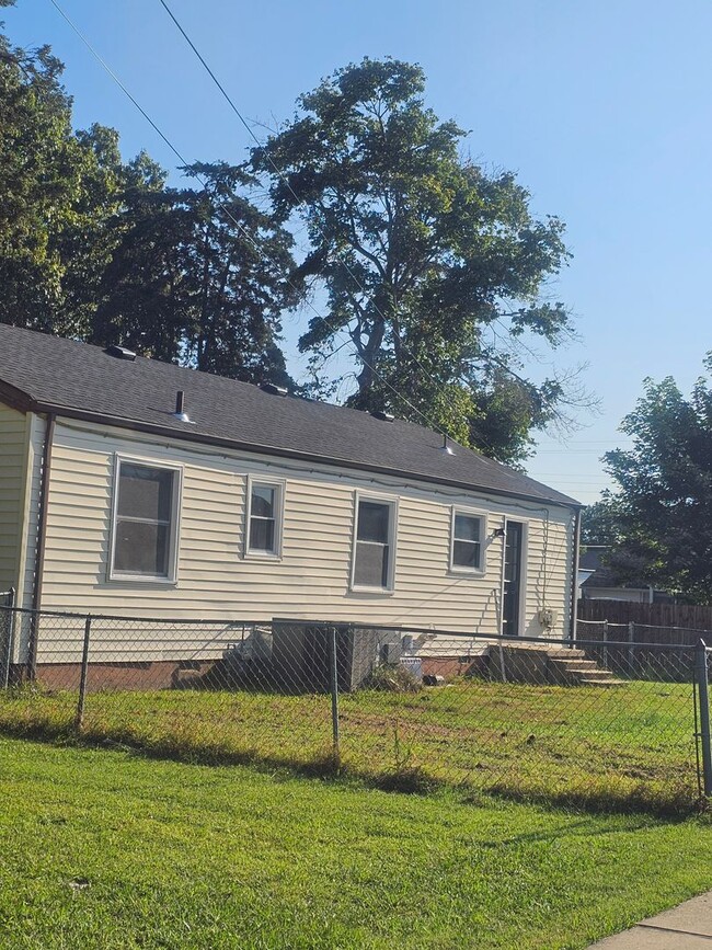 Building Photo - 845 Berkshire Terrace