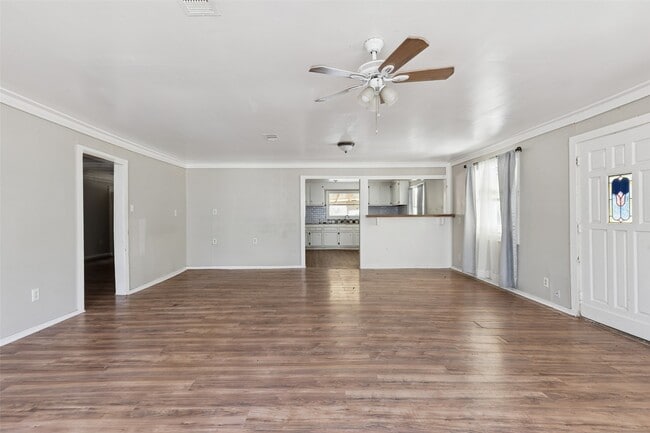 Building Photo - 111 Lazy Trail