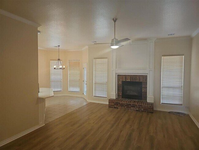 Building Photo - 5009 SE 48th St