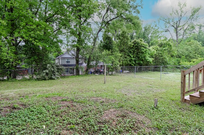 Foto del edificio - 2213 Fitzgerald Ave