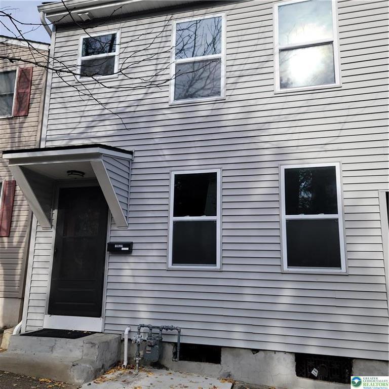 Primary Photo - 1039 Ferry St